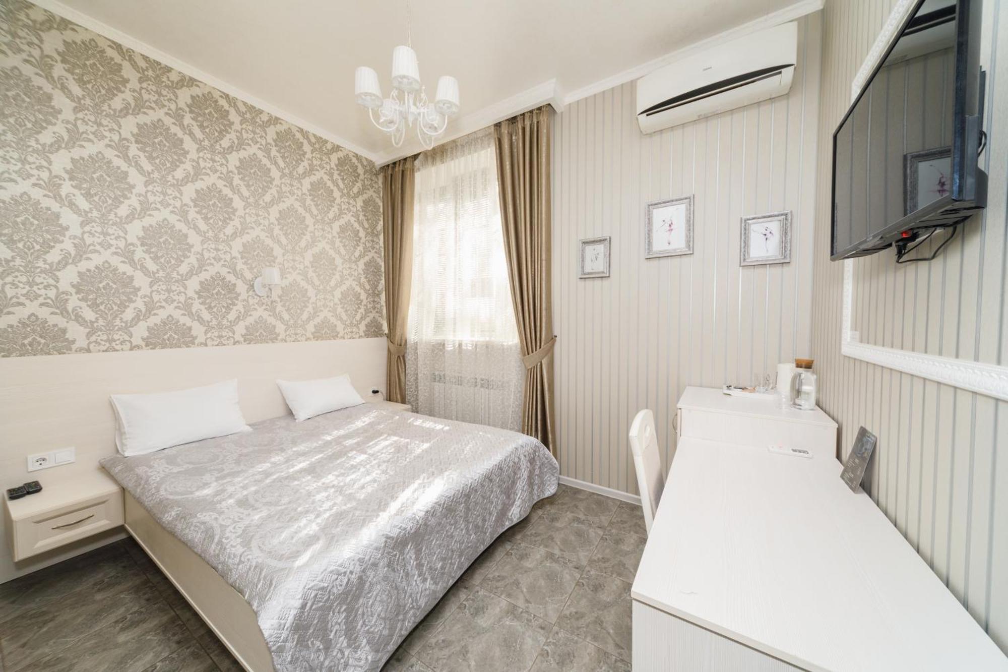 L.O.Y Family Hotel Dnipro Exterior foto