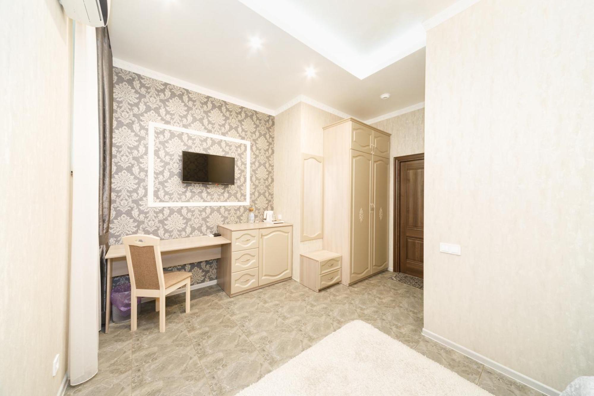 L.O.Y Family Hotel Dnipro Exterior foto