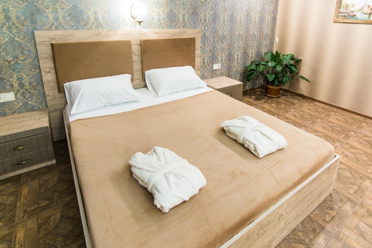 L.O.Y Family Hotel Dnipro Exterior foto
